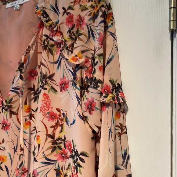 Rose + Olive Fall Floral Blouse size Med - Picture 7 of 8
